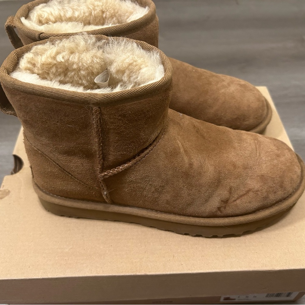 UGG Short Shearling Boots - Chestnut Brown